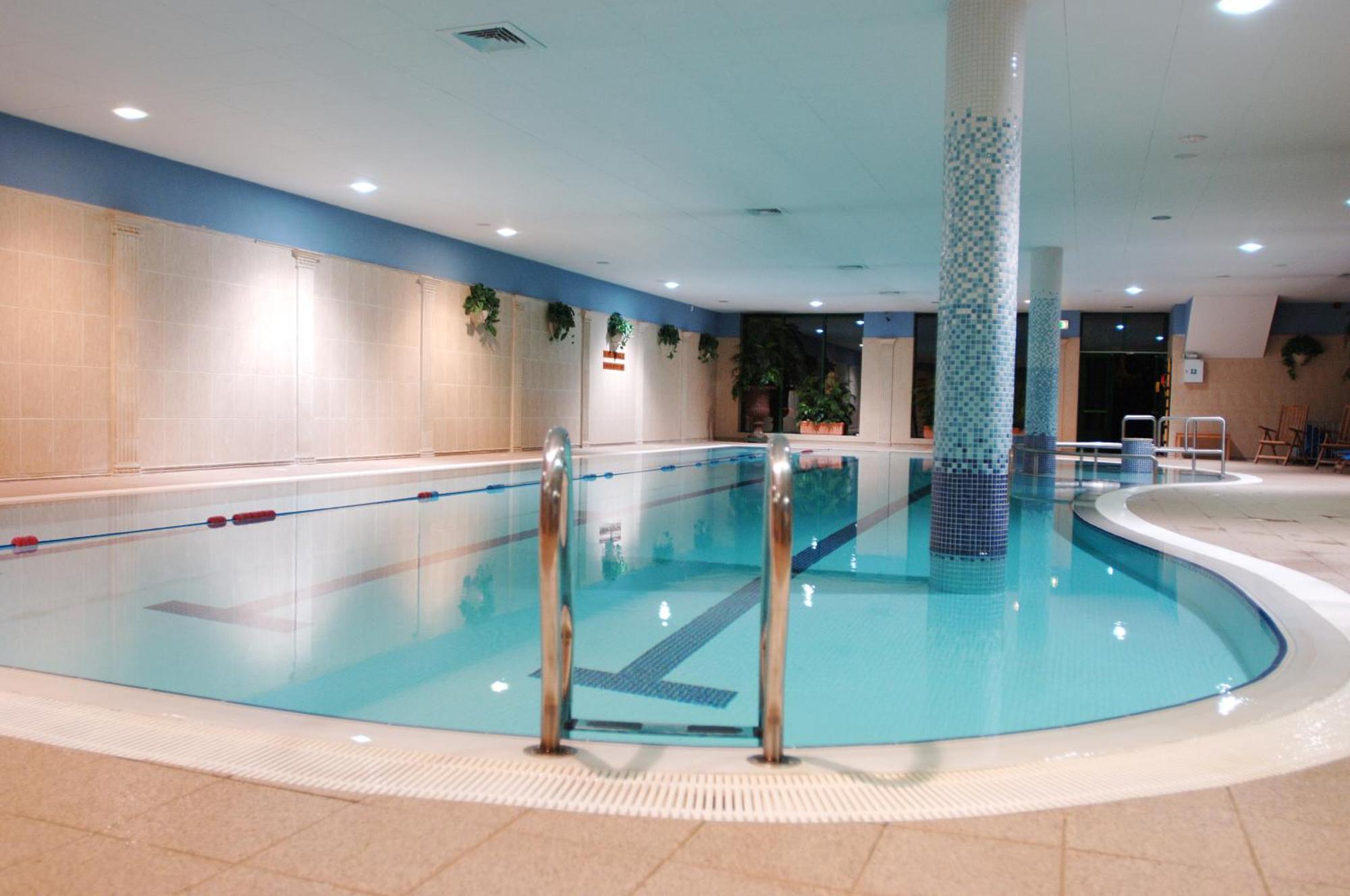 Hibernian Hotel & Leisure Centre Малоу Екстериор снимка